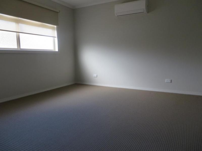 2/50 Surrey Road East, Croydon VIC 3136
