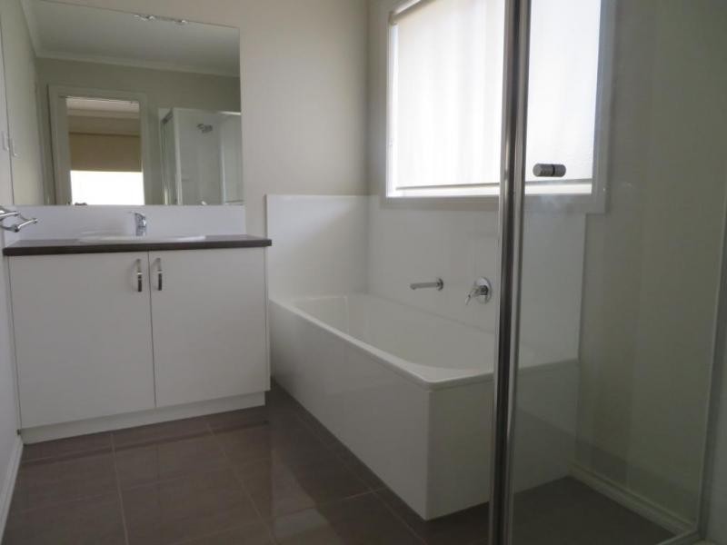 2/50 Surrey Road East, Croydon VIC 3136