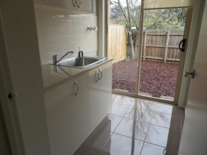 2/50 Surrey Road East, Croydon VIC 3136