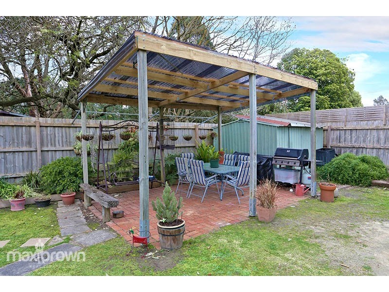 2 Peter Street, Croydon South VIC 3136