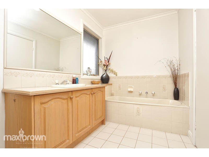 6 Tara Close, Croydon VIC 3136