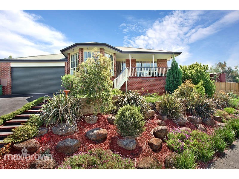 77 Nangathan Way, Croydon North VIC 3136