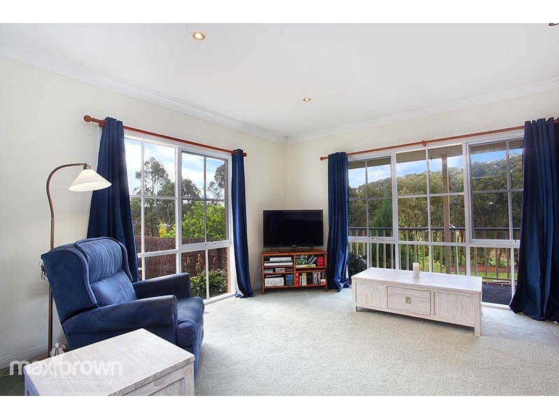 77 Nangathan Way, Croydon North VIC 3136