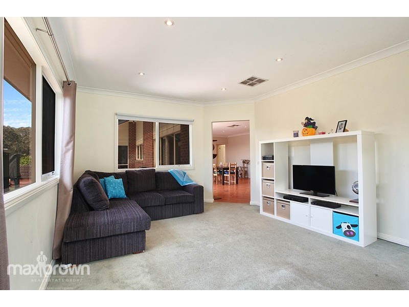 77 Nangathan Way, Croydon North VIC 3136