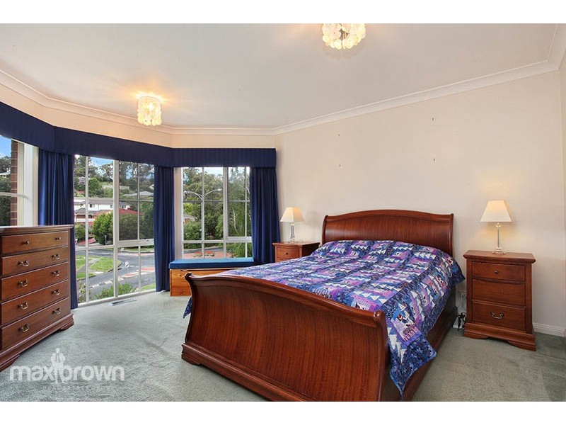 77 Nangathan Way, Croydon North VIC 3136