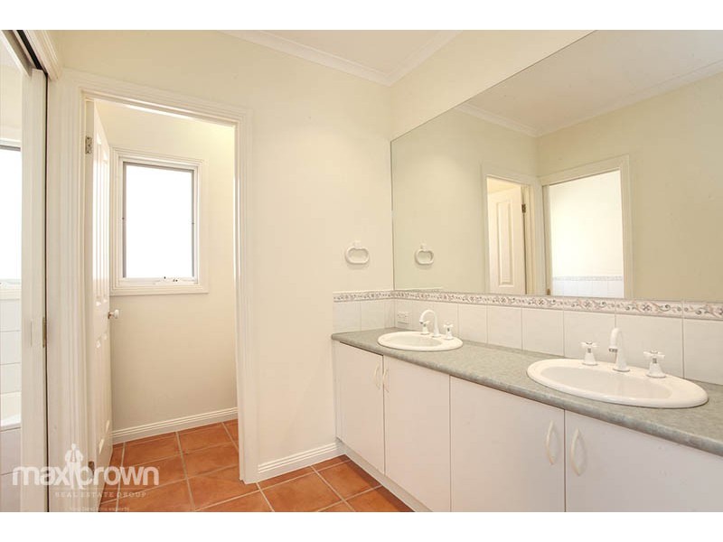 77 Nangathan Way, Croydon North VIC 3136