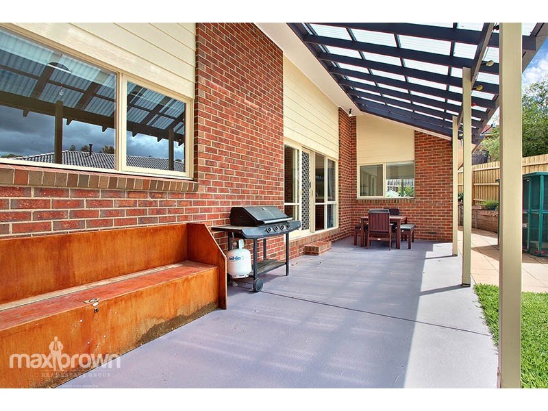 77 Nangathan Way, Croydon North VIC 3136