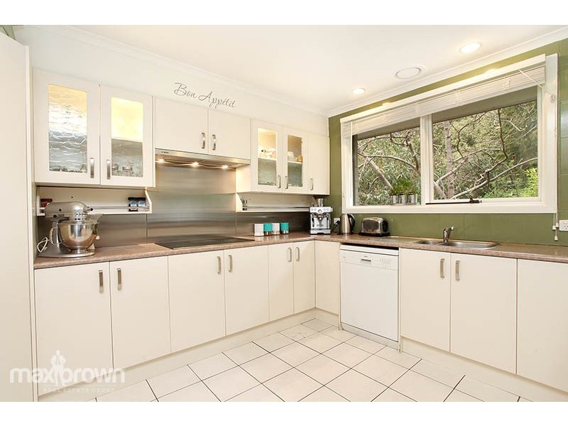 17 Oak Grove, Mount Evelyn VIC 3796