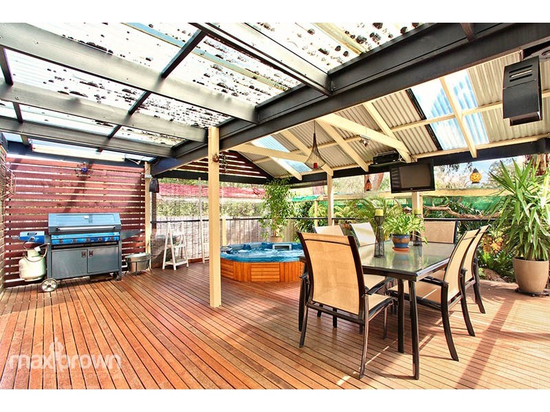 43 Landstrom Quadrant, Kilsyth VIC 3137