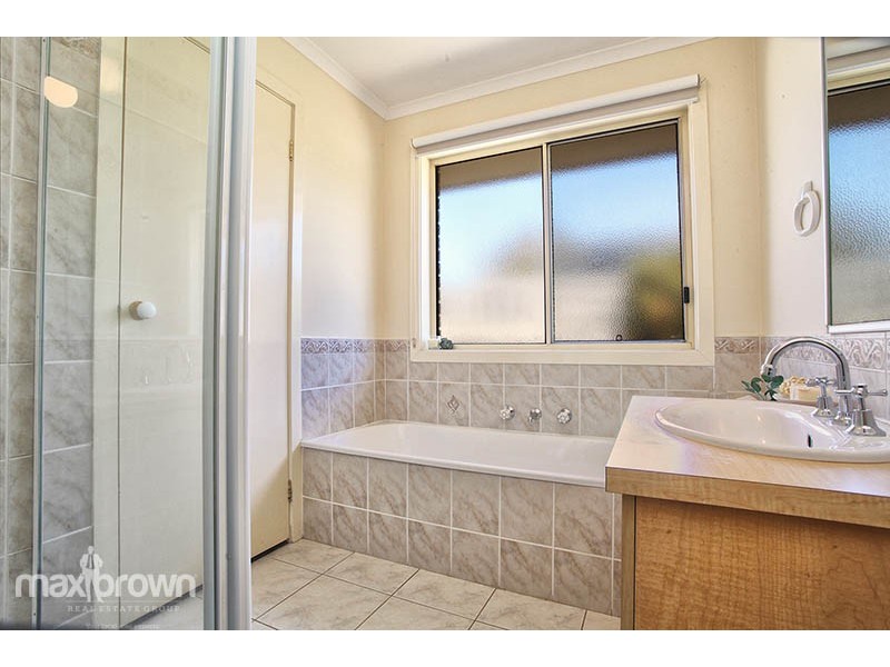 21 Manchester Road, Mooroolbark VIC 3138