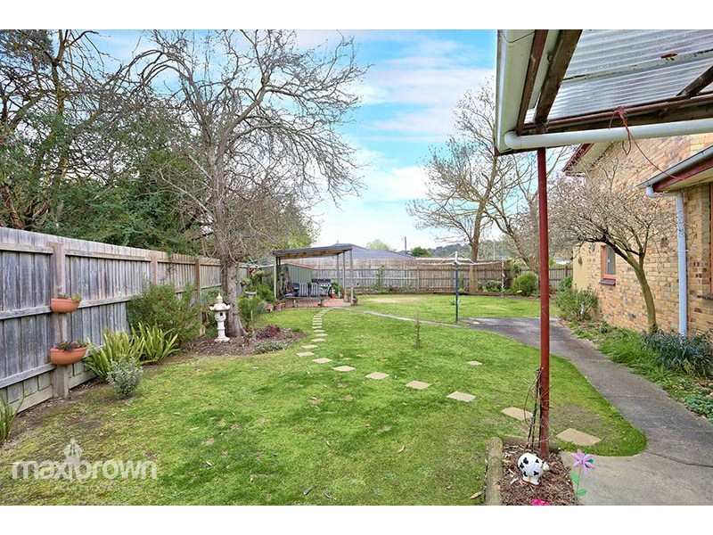 2 Peter Street, Croydon South VIC 3136