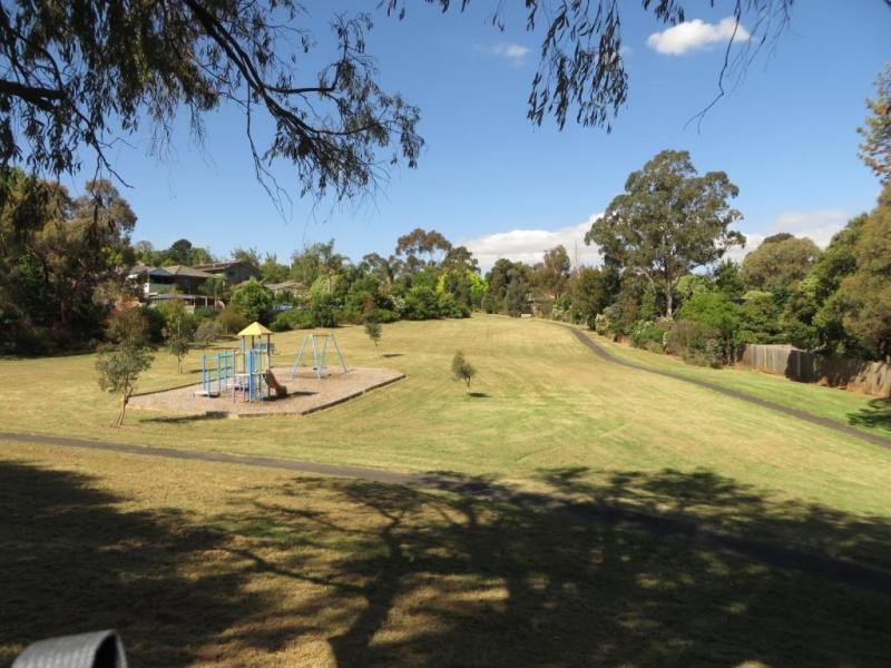 11 Sunburst Court, Mooroolbark VIC 3138