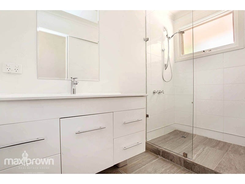 2/5 Wickham Road, Croydon VIC 3136