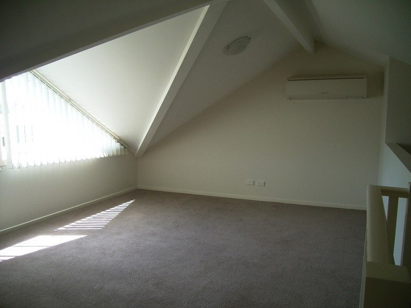 11/13-15 Hewish Road, Croydon VIC 3136