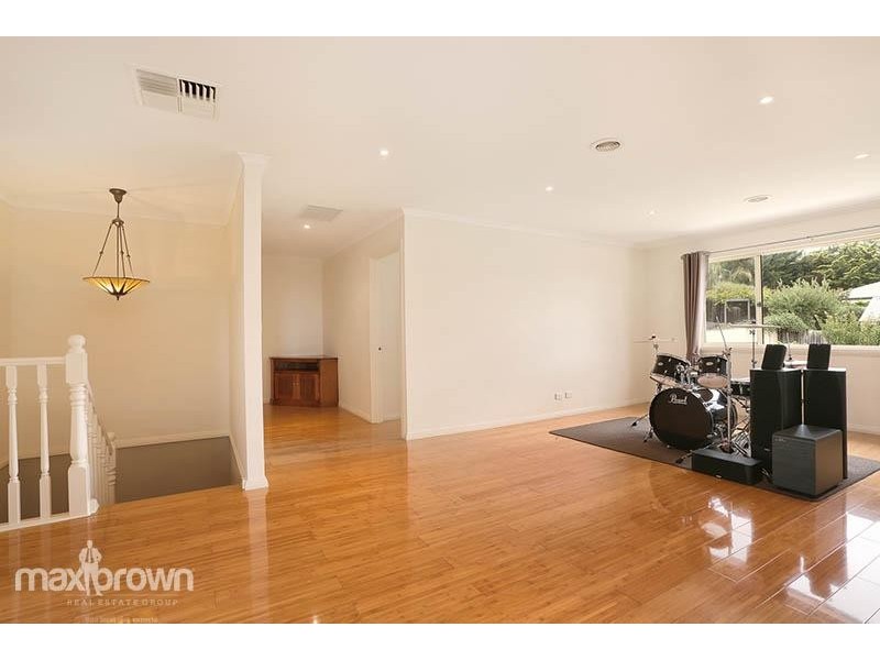 28 Pacific Drive, Mooroolbark VIC 3138