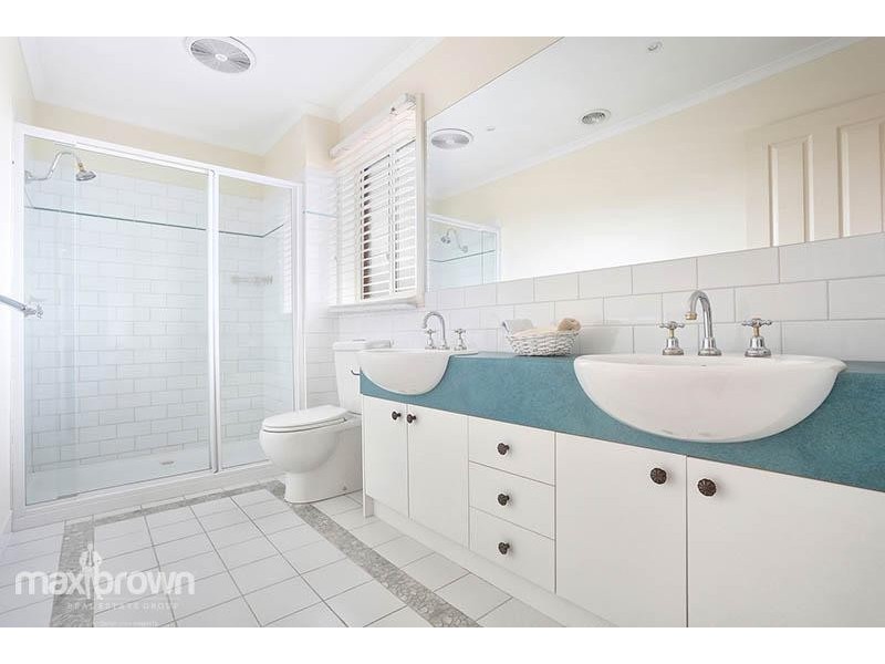 28 Pacific Drive, Mooroolbark VIC 3138