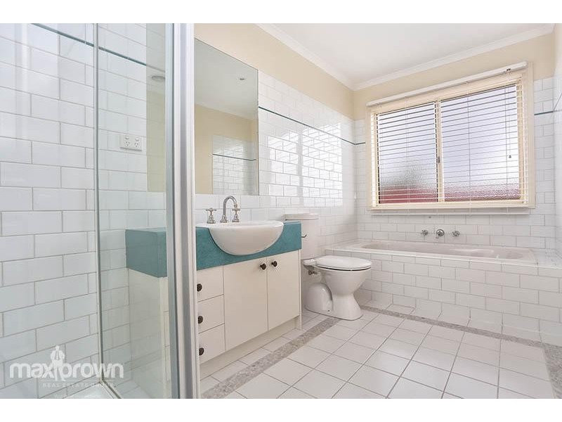 28 Pacific Drive, Mooroolbark VIC 3138
