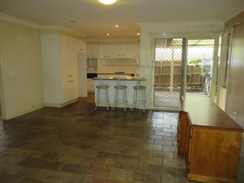 2/6 Kitchener Road, Croydon VIC 3136