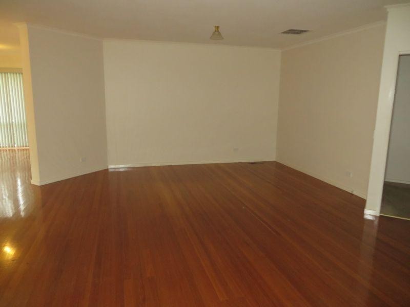 7 Defelice Place, Mooroolbark VIC 3138