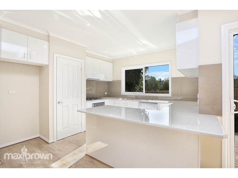 5a Wyuna Walk, Mooroolbark VIC 3138
