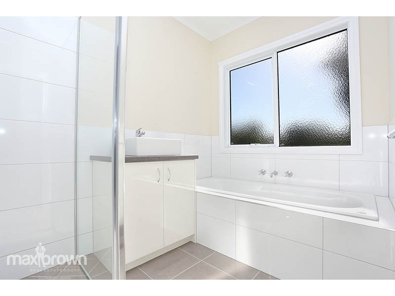 5a Wyuna Walk, Mooroolbark VIC 3138