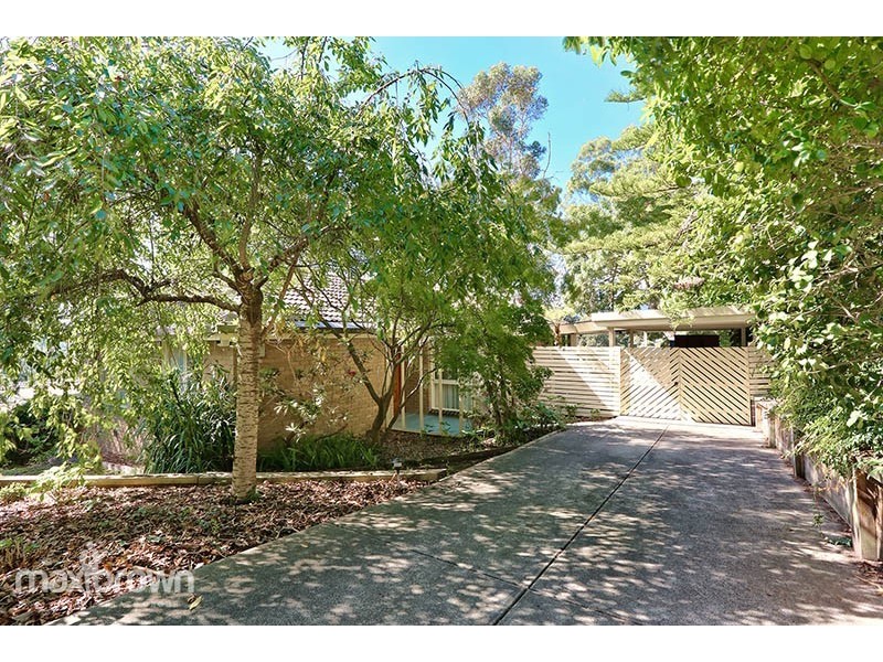30 Lansell Road, Mooroolbark VIC 3138