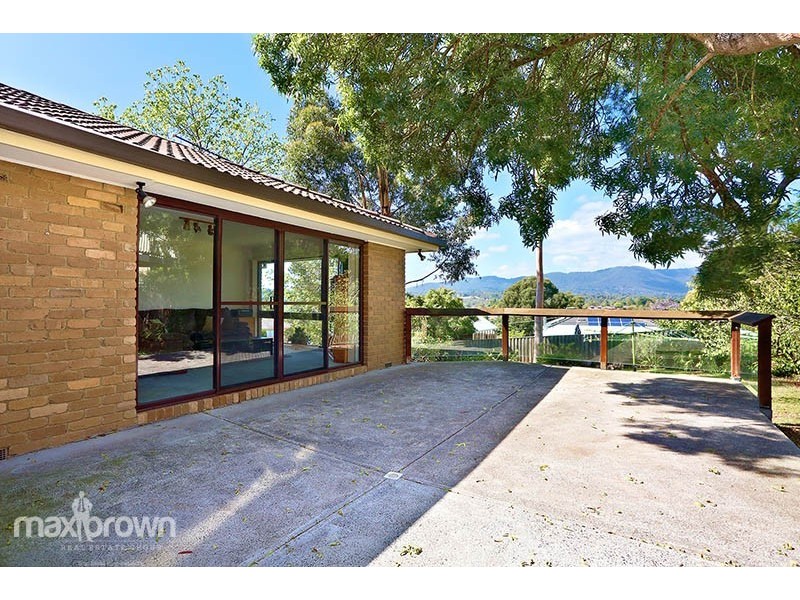 30 Lansell Road, Mooroolbark VIC 3138
