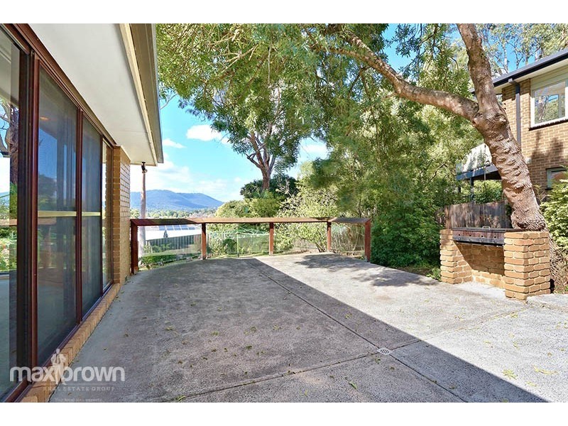 30 Lansell Road, Mooroolbark VIC 3138