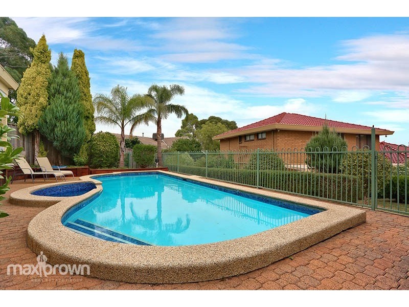 4 Gill Place, Mooroolbark VIC 3138