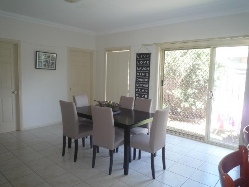 2/1A Felix Grove, Mooroolbark VIC 3138