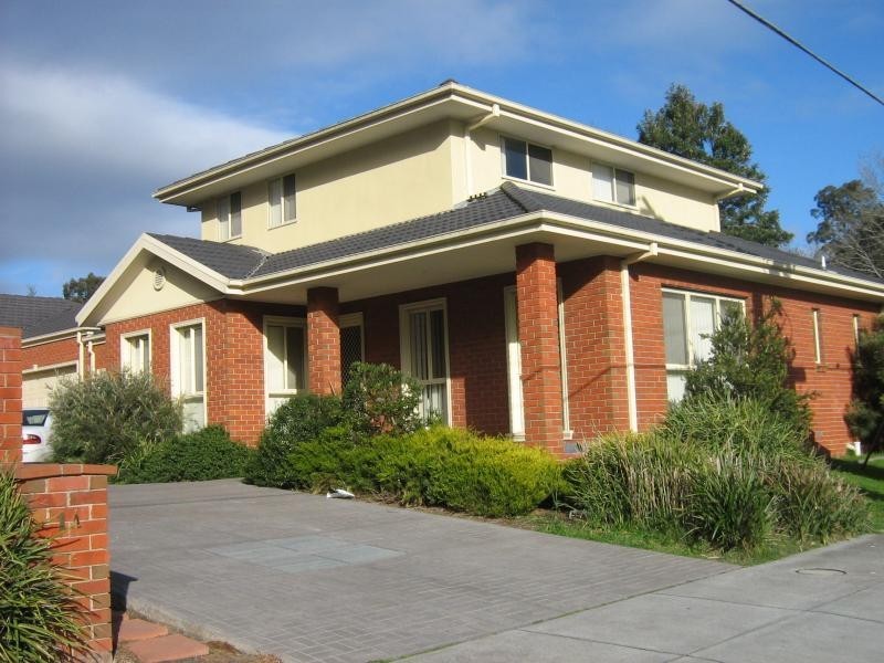 2/1A Felix Grove, Mooroolbark VIC 3138