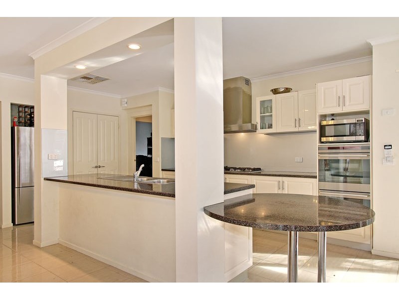 5 Darnley Way, Mooroolbark VIC 3138