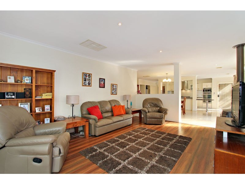 5 Darnley Way, Mooroolbark VIC 3138