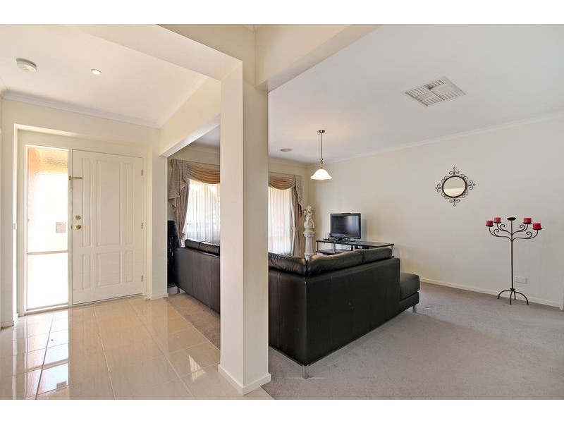 5 Darnley Way, Mooroolbark VIC 3138