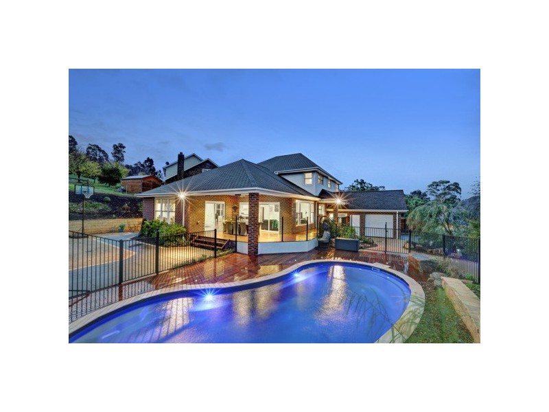 24 High Tor, Mooroolbark VIC 3138