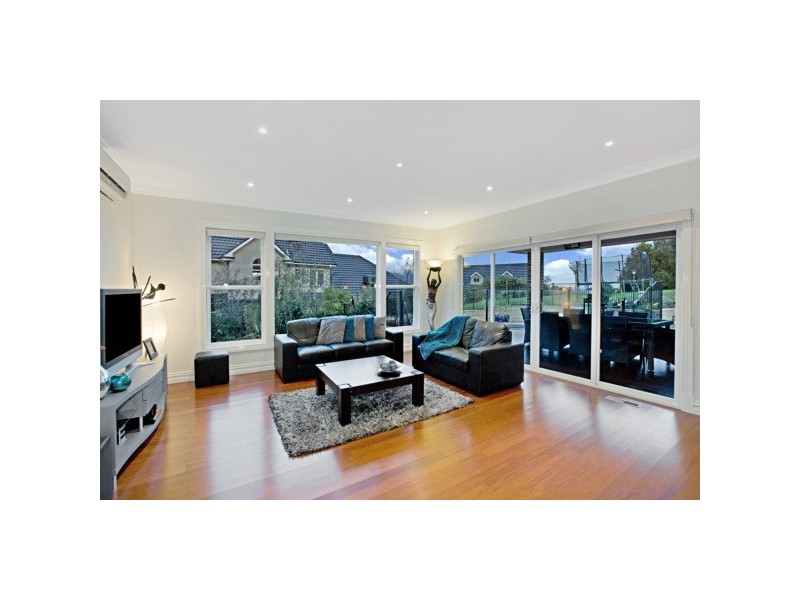 24 High Tor, Mooroolbark VIC 3138