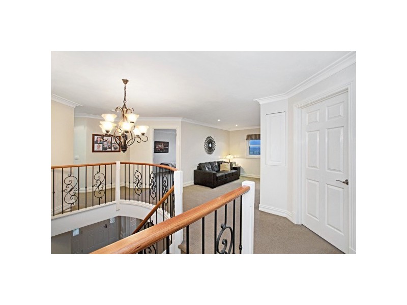 24 High Tor, Mooroolbark VIC 3138