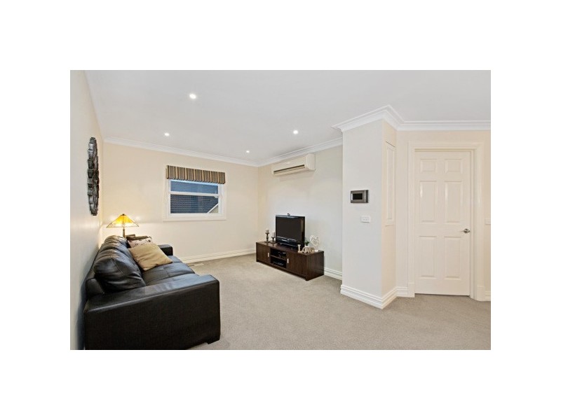 24 High Tor, Mooroolbark VIC 3138