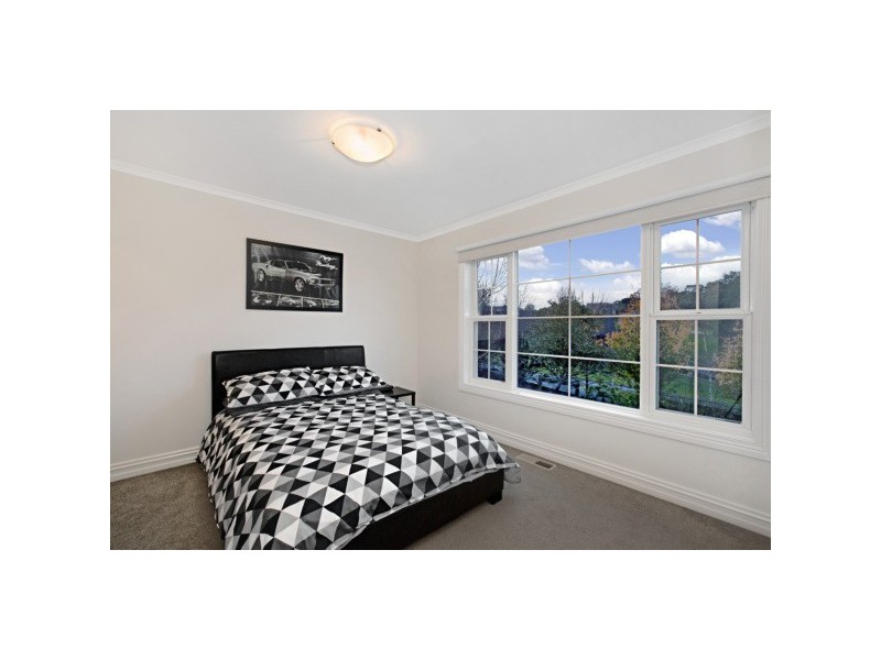 24 High Tor, Mooroolbark VIC 3138
