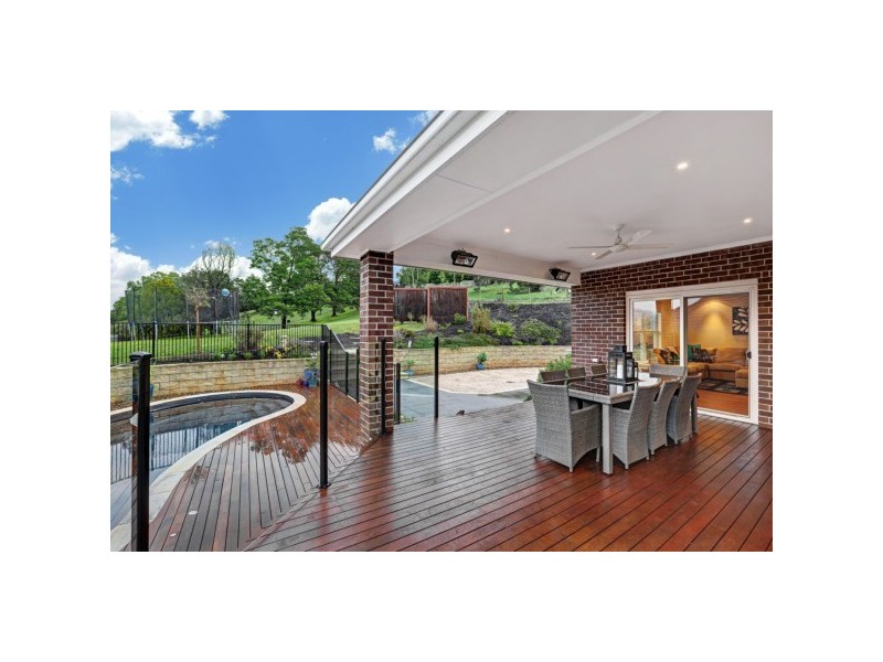 24 High Tor, Mooroolbark VIC 3138