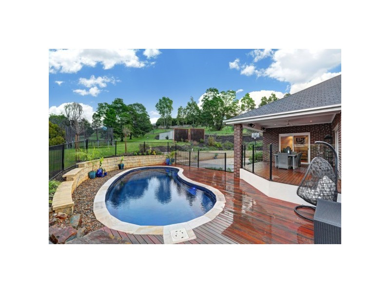 24 High Tor, Mooroolbark VIC 3138