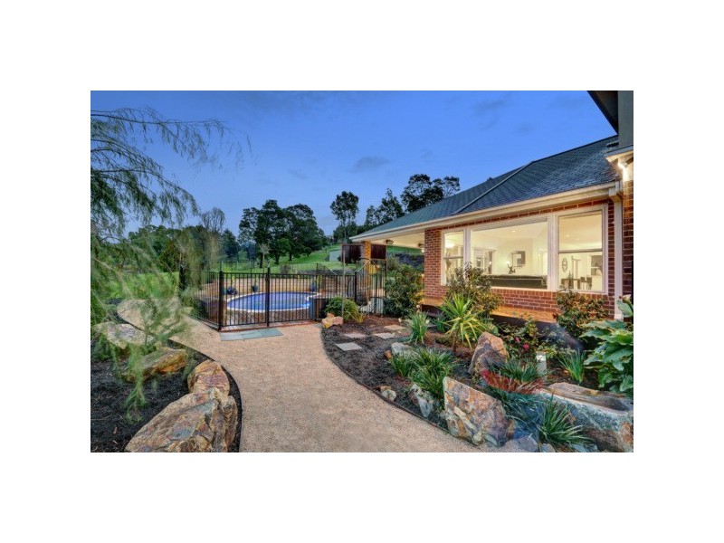 24 High Tor, Mooroolbark VIC 3138