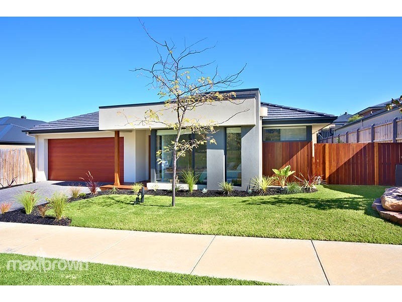 10 Regal Terrace, Mooroolbark VIC 3138