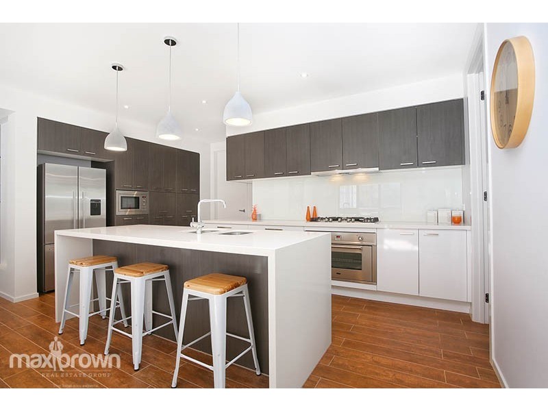 10 Regal Terrace, Mooroolbark VIC 3138