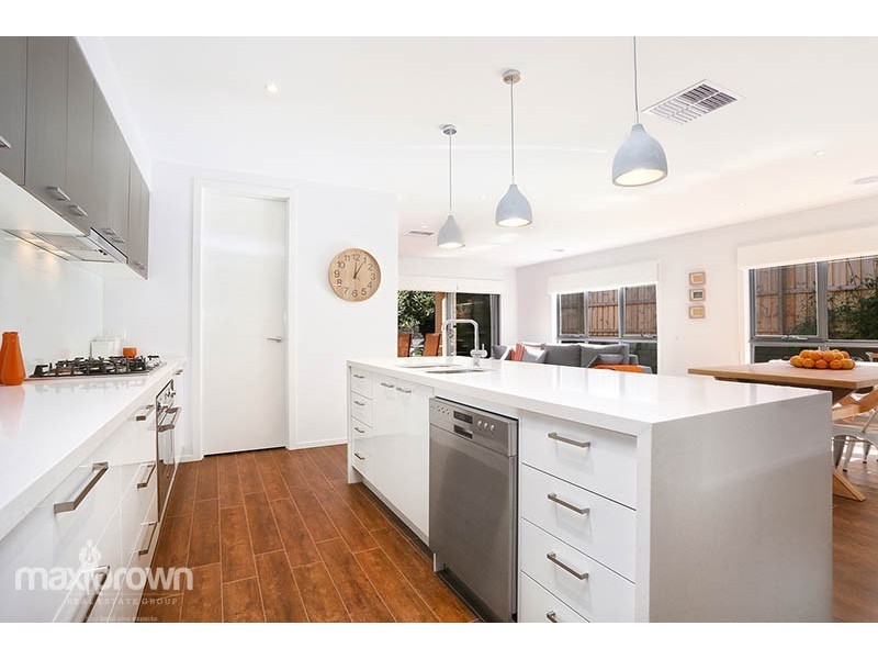 10 Regal Terrace, Mooroolbark VIC 3138