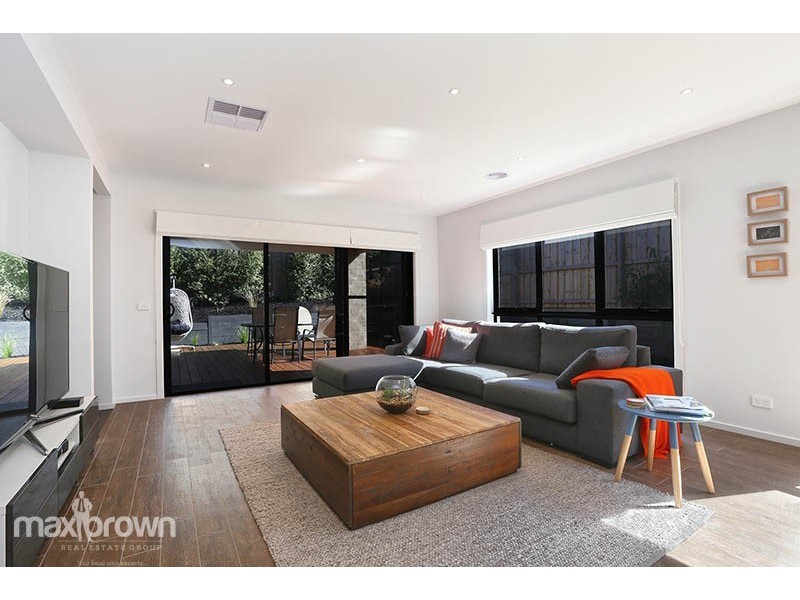 10 Regal Terrace, Mooroolbark VIC 3138