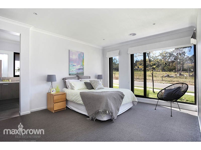 10 Regal Terrace, Mooroolbark VIC 3138