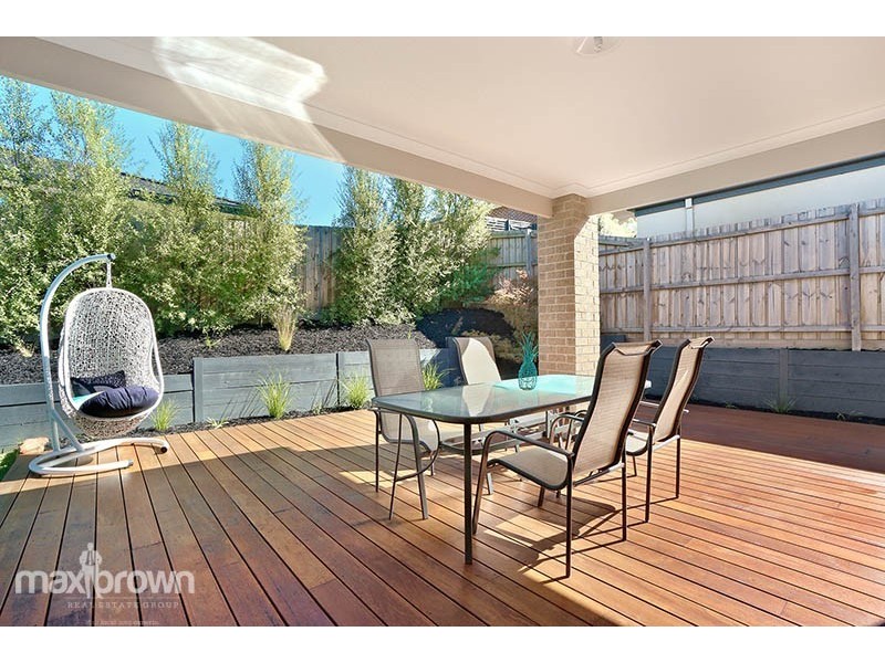 10 Regal Terrace, Mooroolbark VIC 3138