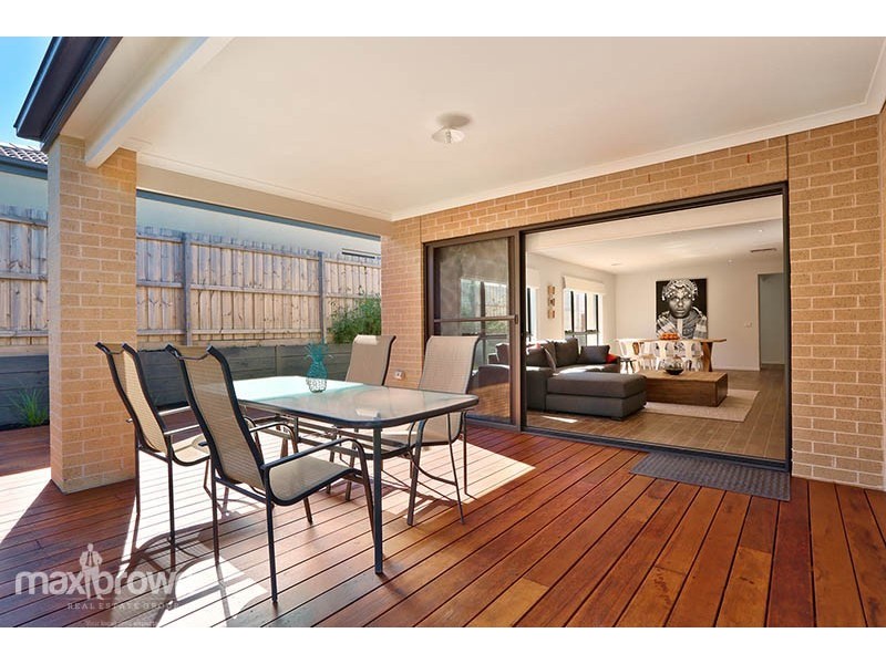 10 Regal Terrace, Mooroolbark VIC 3138