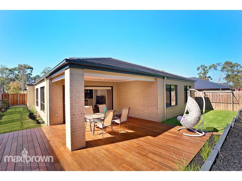 10 Regal Terrace, Mooroolbark VIC 3138